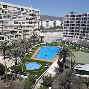 Deluxe Yumbo Apartment